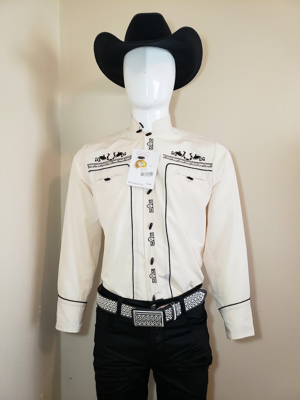 El Llaverito western wear | 9156 Rd 236, Terra Bella, CA 93270, USA | Phone: (805) 236-9902