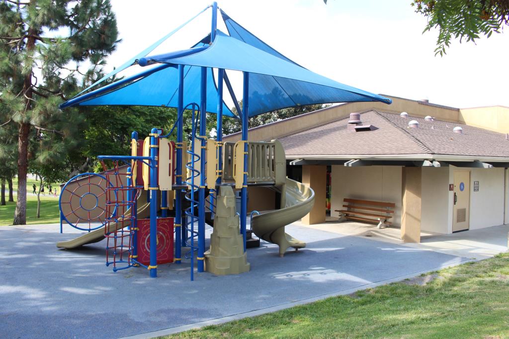 Community Youth Center & Grant Howald Park | 3000 5th Ave, Corona Del Mar, CA 92625, USA | Phone: (949) 644-3151