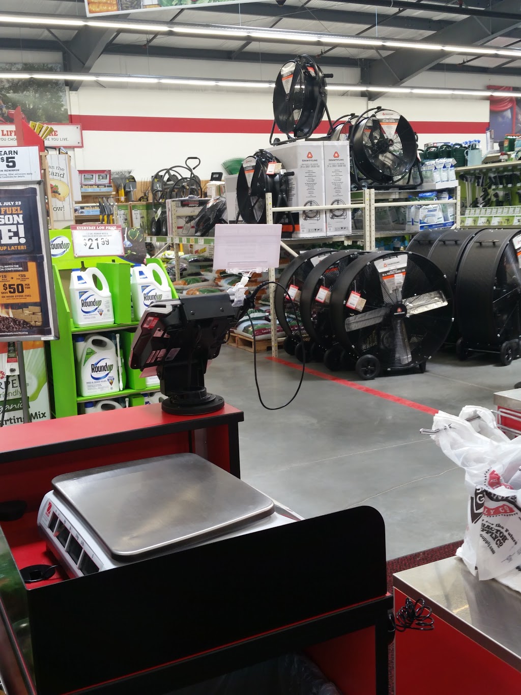 Tractor Supply Co. | 715 SE 36th St, Newton, KS 67114, USA | Phone: (316) 283-1100