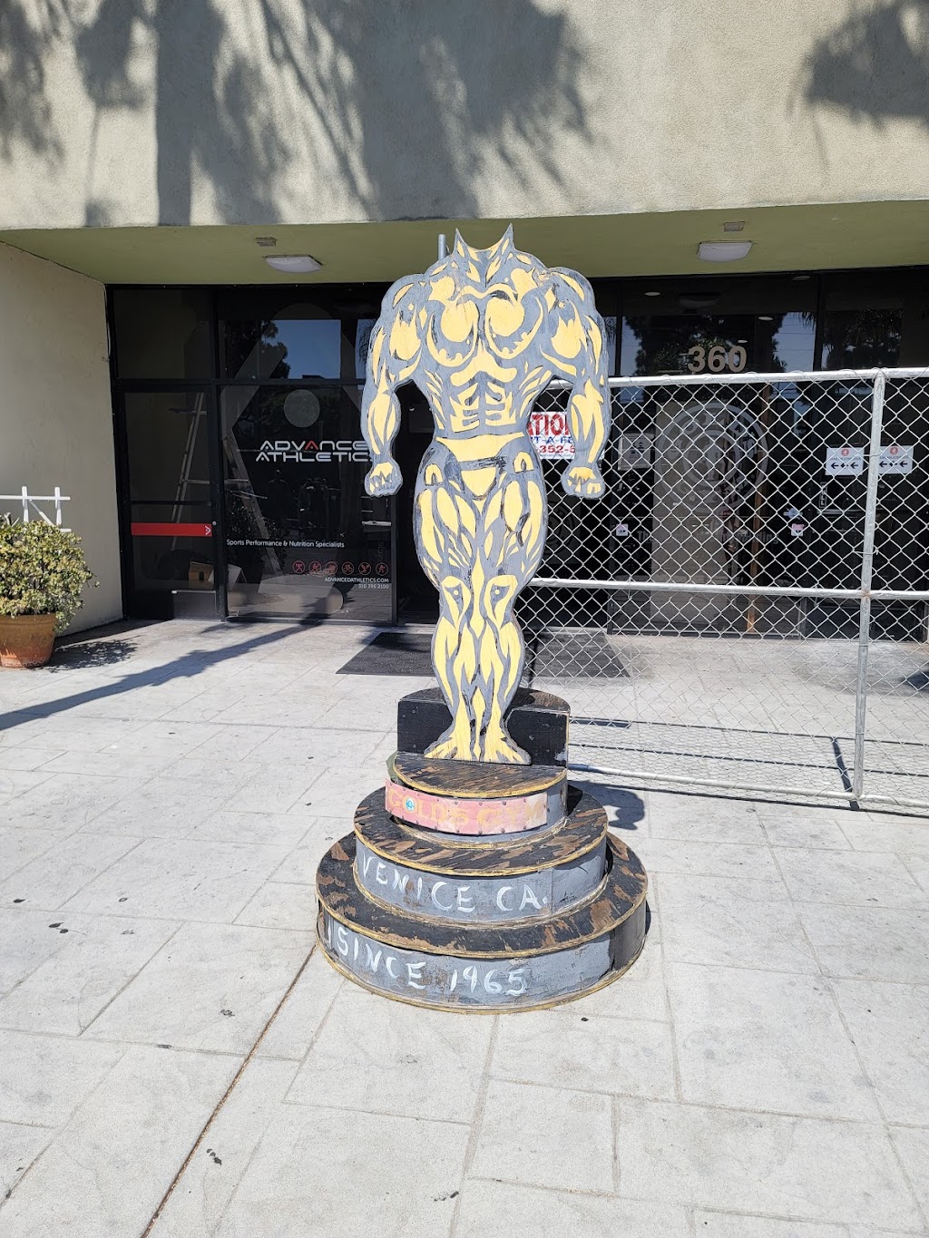 Golds Gym Venice | 360 Hampton Dr, Venice, CA 90291, USA | Phone: (310) 392-6004