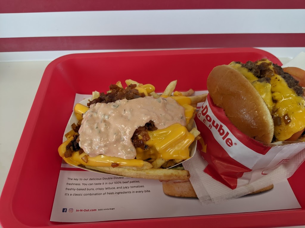 In-N-Out Burger | 5100 Stockdale Hwy, Bakersfield, CA 93309, USA | Phone: (800) 786-1000