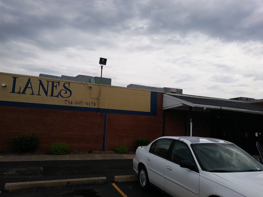 Lodge Lanes | 46255 S Interstate 94 Service Dr, Belleville, MI 48111, USA | Phone: (734) 697-9178