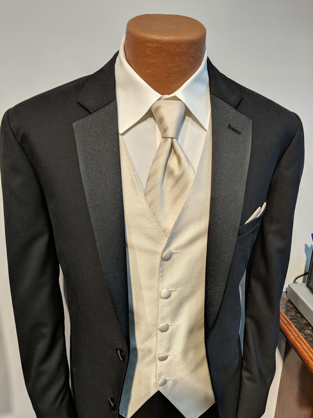 Wesner Tuxedo | 44585 Schoenherr Rd, Sterling Heights, MI 48313, USA | Phone: (586) 254-3838