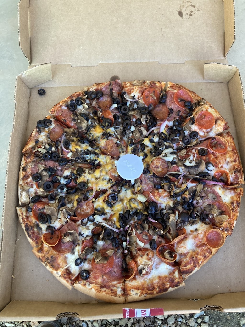 Mountain Mikes Pizza | 550 S Cherokee Ln, Lodi, CA 95240, USA | Phone: (209) 333-0173