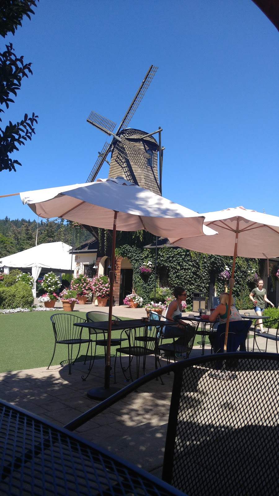 The Windmill Bistro | 16009 60th St E a, Sumner, WA 98390, USA | Phone: (253) 826-7897