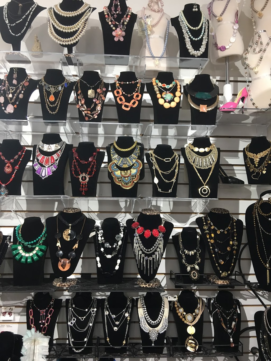 Elizabeths Boutique and Wine Shop | 350 Corey Ave, St Pete Beach, FL 33706, USA | Phone: (727) 254-9526