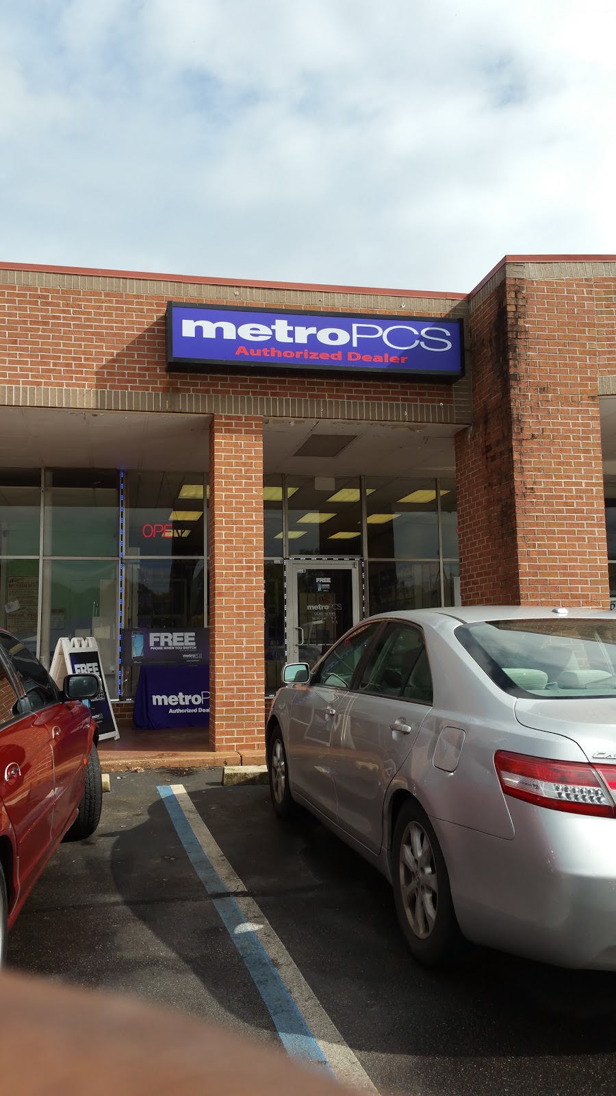 Metro by T-Mobile | 4325 Bessemer Super Hwy, Bessemer, AL 35020, USA | Phone: (205) 436-2997