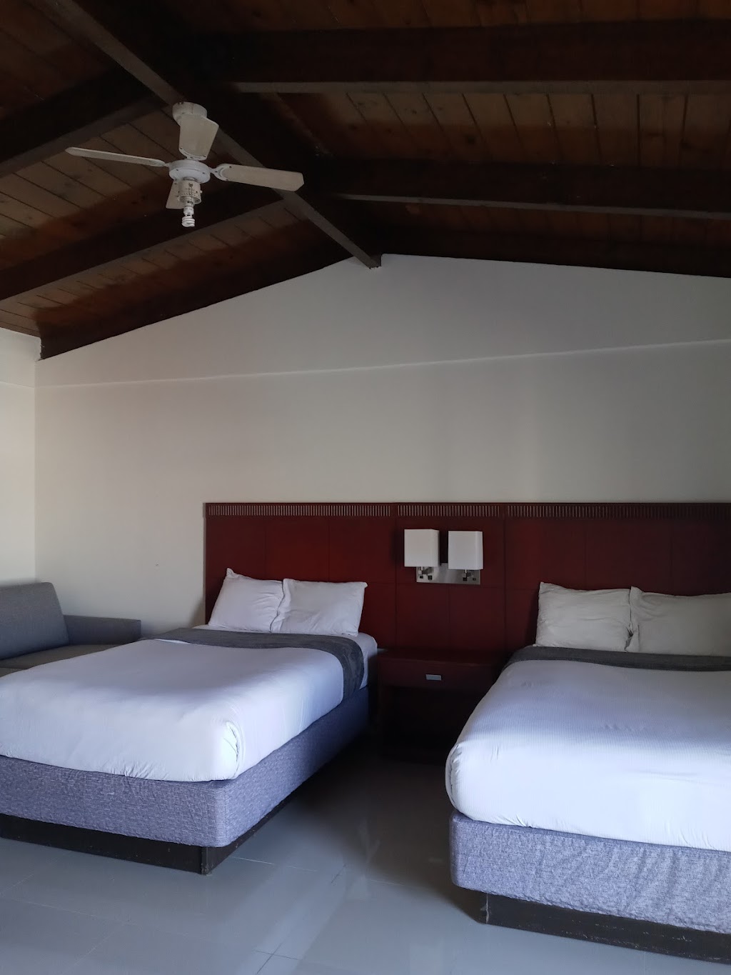 Hotel El Portal de Rosarito | Calle, Vía de Las Olas 259, Villa del Mar, 22710 Rosarito, B.C., Mexico | Phone: 661 612 0050
