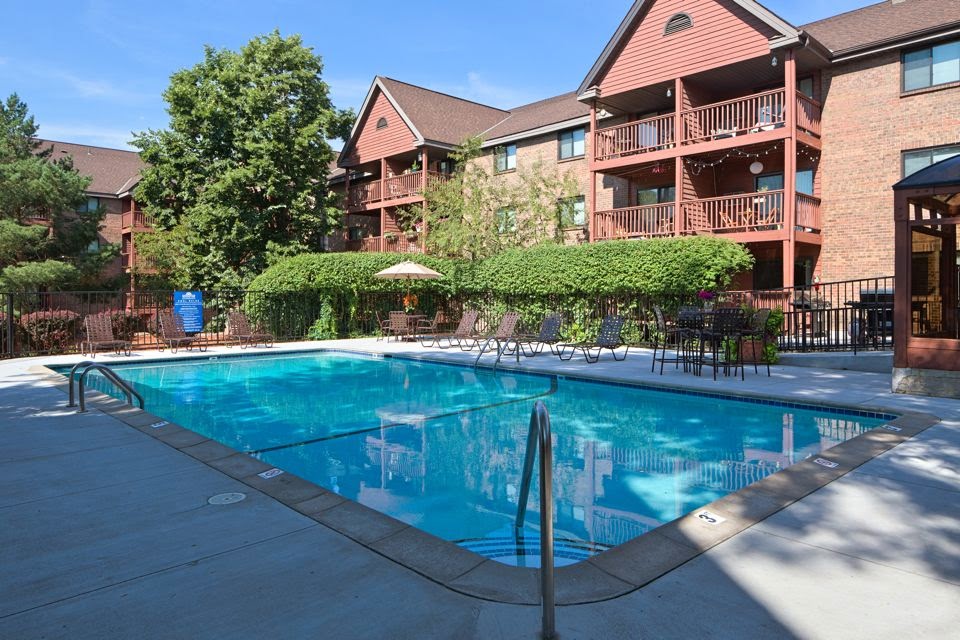 Woodstone Apartments | 2335 Stewart Ave, St Paul, MN 55116, USA | Phone: (651) 690-2461