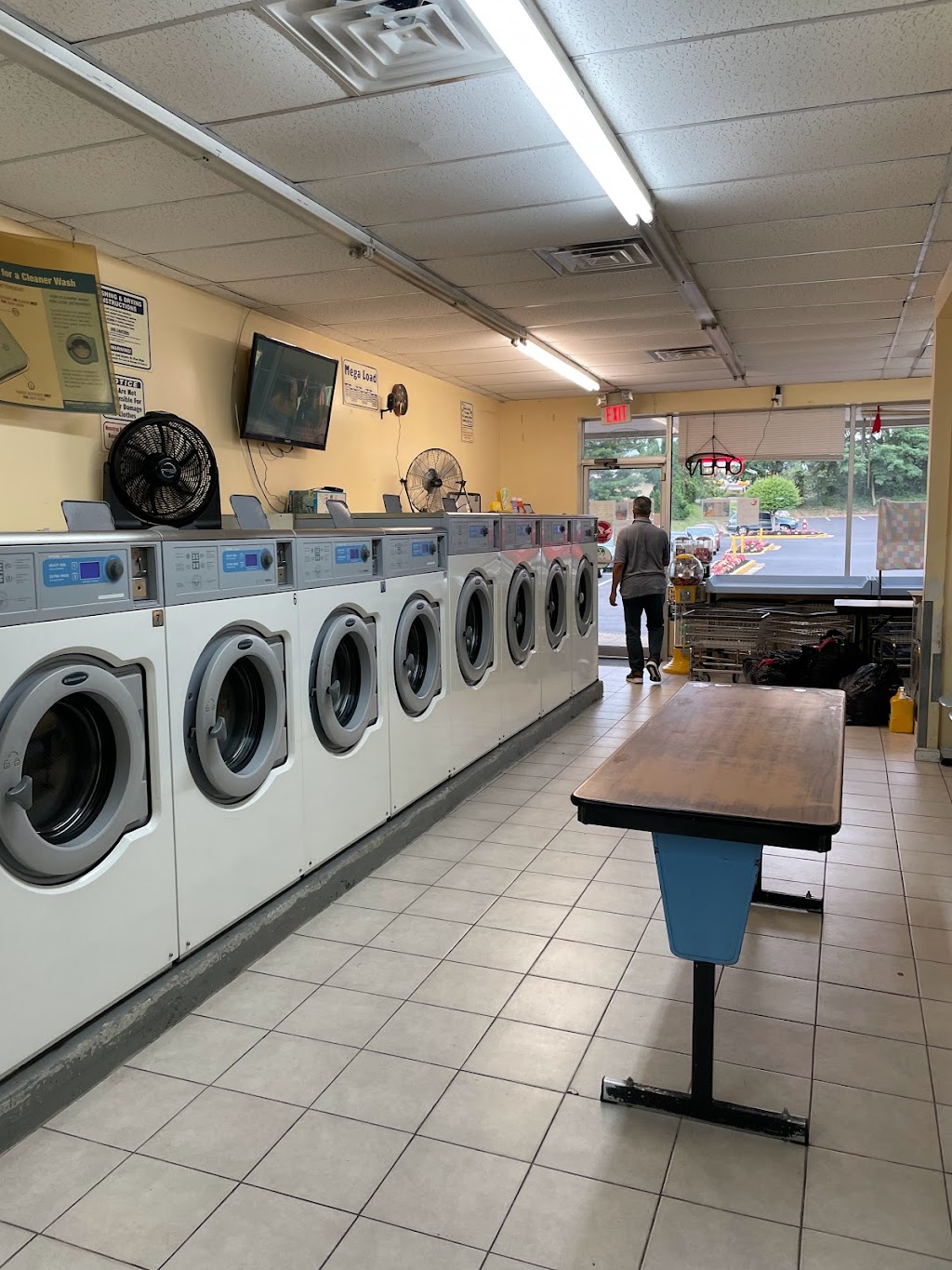 Haileys Laundromat | 9530 Lee Hwy, Fairfax, VA 22031, USA | Phone: (571) 340-3223