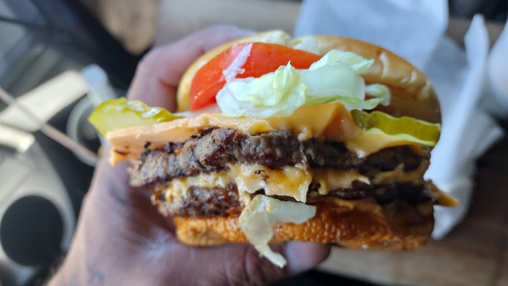 Edon Dairy Treat | 104 S Michigan St, Edon, OH 43518, USA | Phone: (419) 272-2331