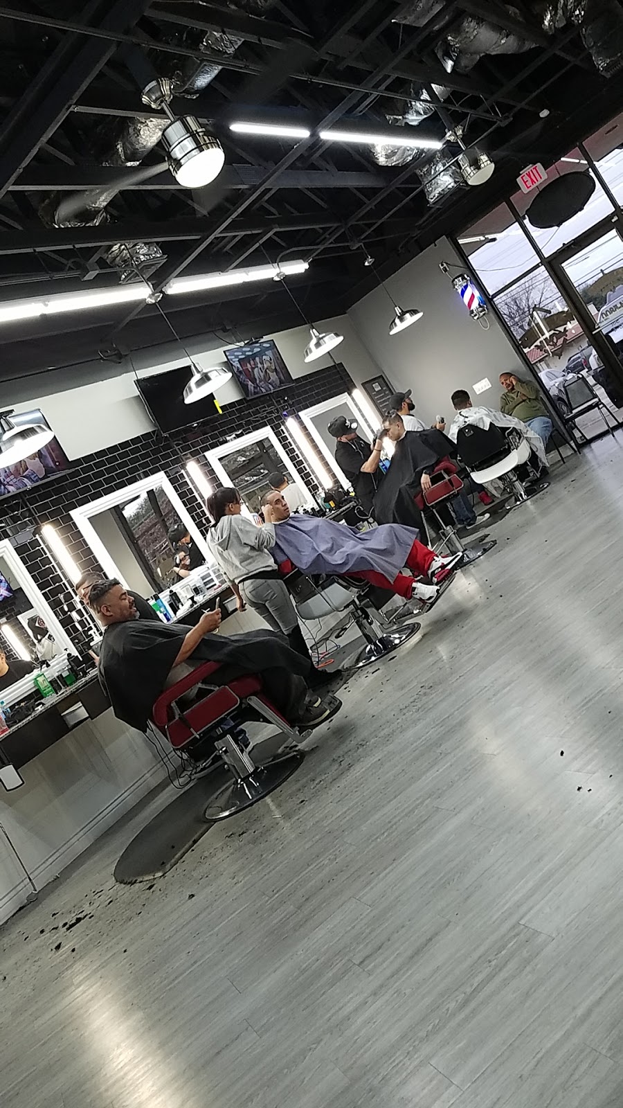 The Barbers Lounge LLC | 1718 S Cooper St, Arlington, TX 76013, USA | Phone: (817) 274-5800