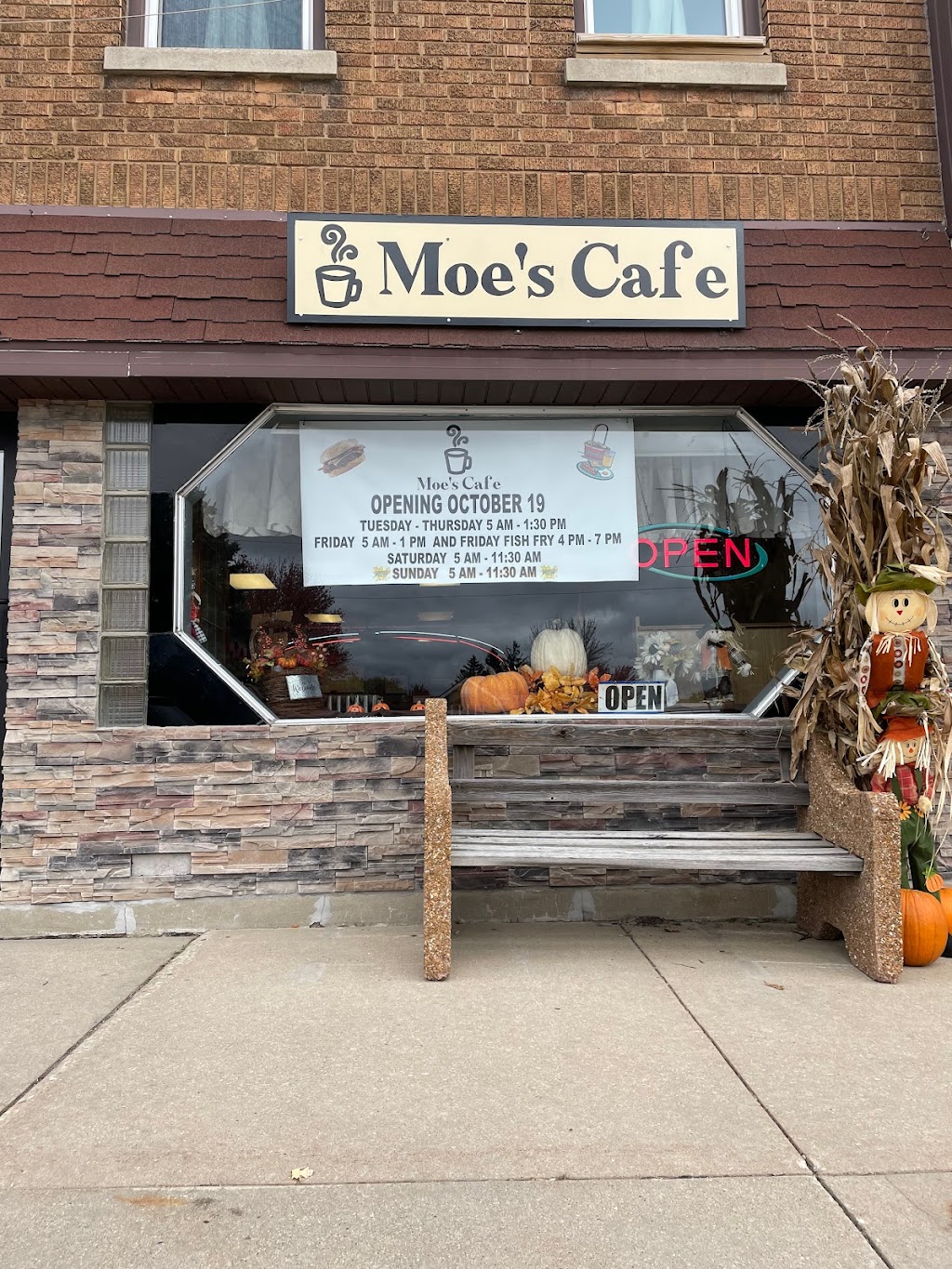 Moes Cafe | 163 Stark St, Randolph, WI 53956, USA | Phone: (920) 326-3535