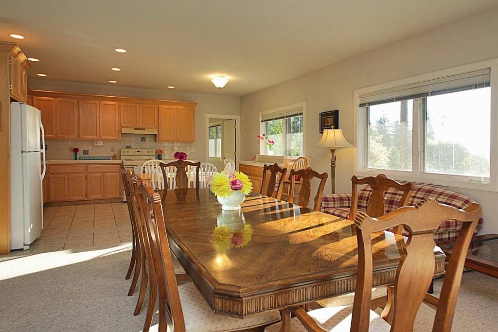 The Quintessa: Sleeps 36! | 3493 French Rd, Clinton, WA 98236, USA | Phone: (425) 263-1701