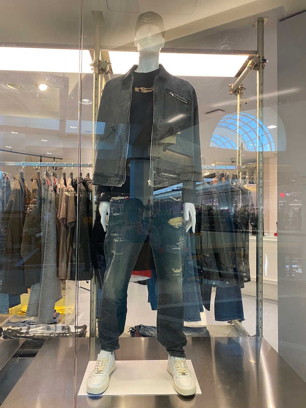 DIESEL STORE COSTA MESA | 3333 Bear St c/o South Coast Plaza, Store 310, Costa Mesa, CA 92626, USA | Phone: (714) 556-5540