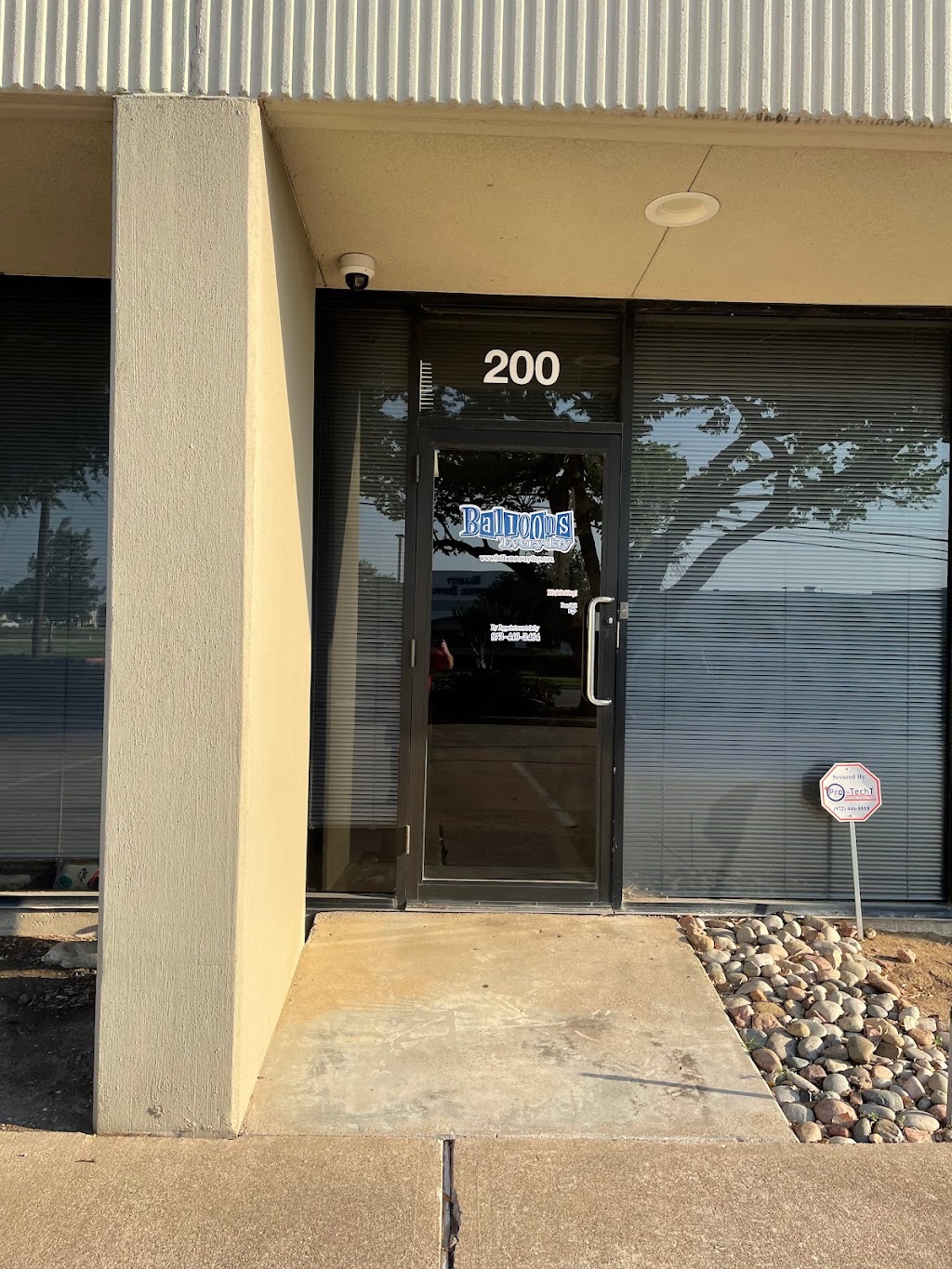 Balloons Everyday | 13375 N Stemmons Fwy Suite 200, Farmers Branch, TX 75234, USA | Phone: (972) 446-2464