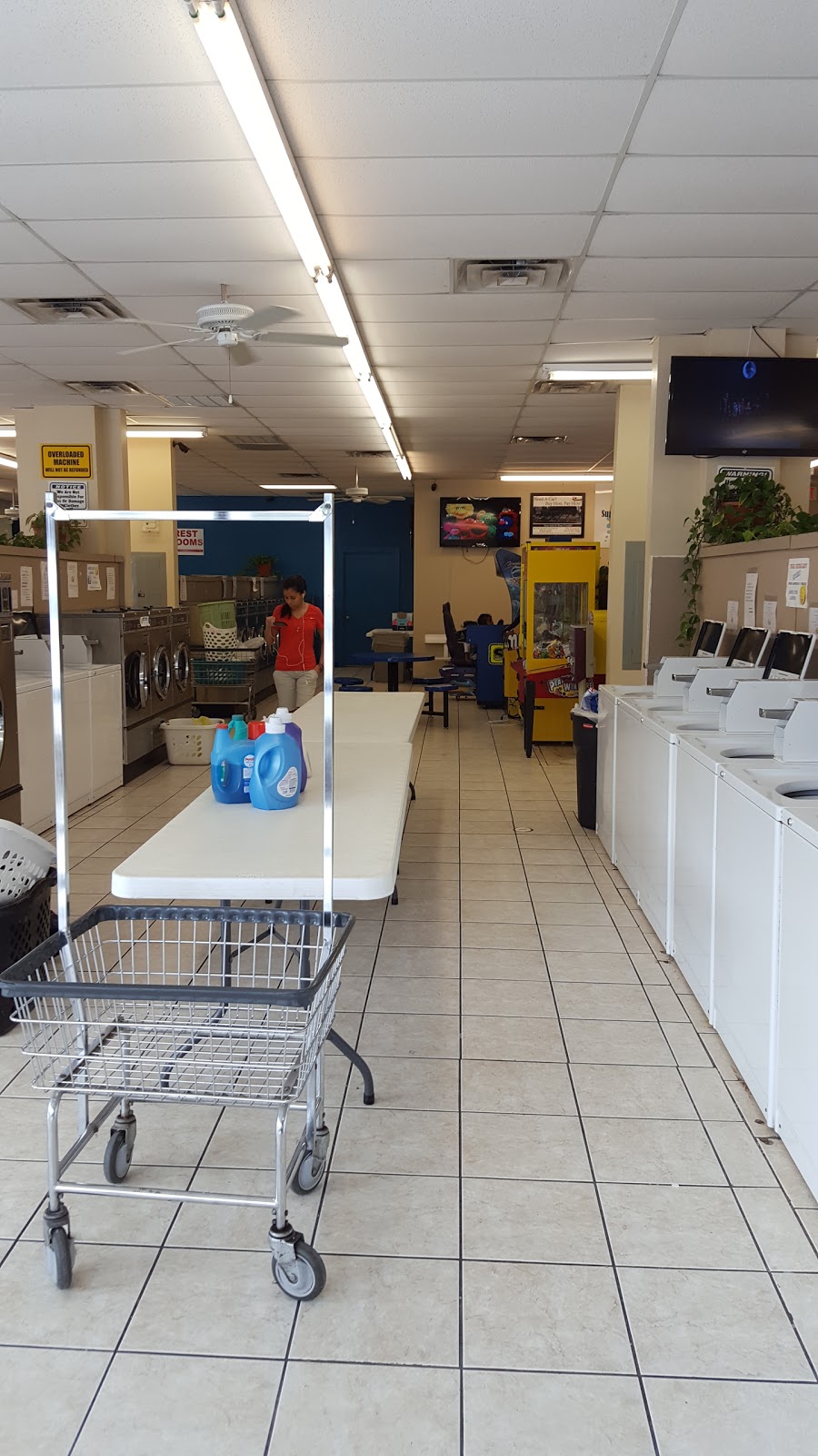 Super Coin Laundry | 2920 Cleburne Rd, Fort Worth, TX 76110, USA | Phone: (817) 922-9565