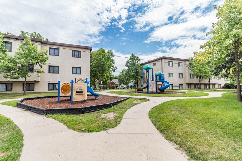 Louisiana Court Apartments | 2720 Louisiana Ct, St Louis Park, MN 55426, USA | Phone: (952) 925-4402