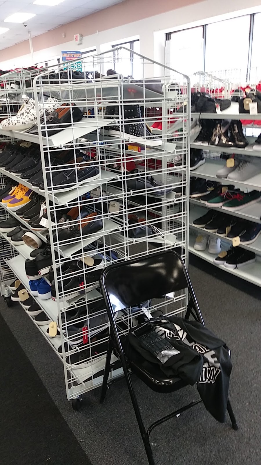 Citi Trends | 2329 Singleton Blvd, Dallas, TX 75212, USA | Phone: (945) 215-8880