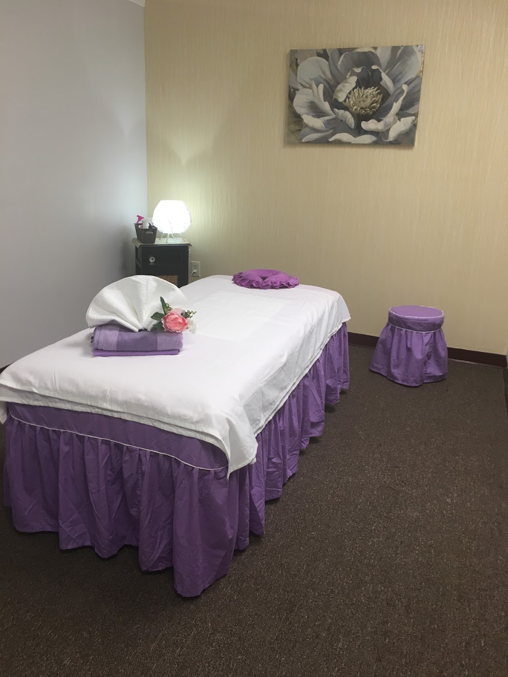 daisy massage and facial spa | 7339 E Colonial Dr Suite 8, Orlando, FL 32807, USA | Phone: (321) 888-9835