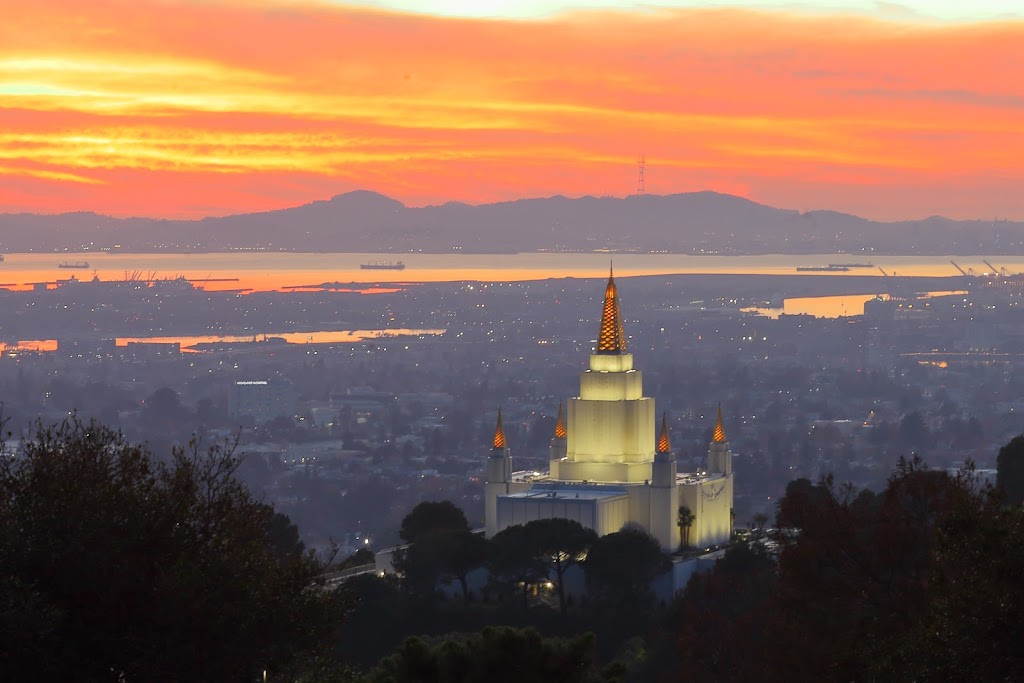 Oakland Temple Visitors Center | 4766 Lincoln Ave, Oakland, CA 94602, USA | Phone: (510) 328-0044