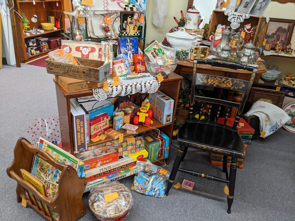 St Charles Antique Mall | 3004 S St Peters Pkwy, St Charles, MO 63303, USA | Phone: (636) 939-4178