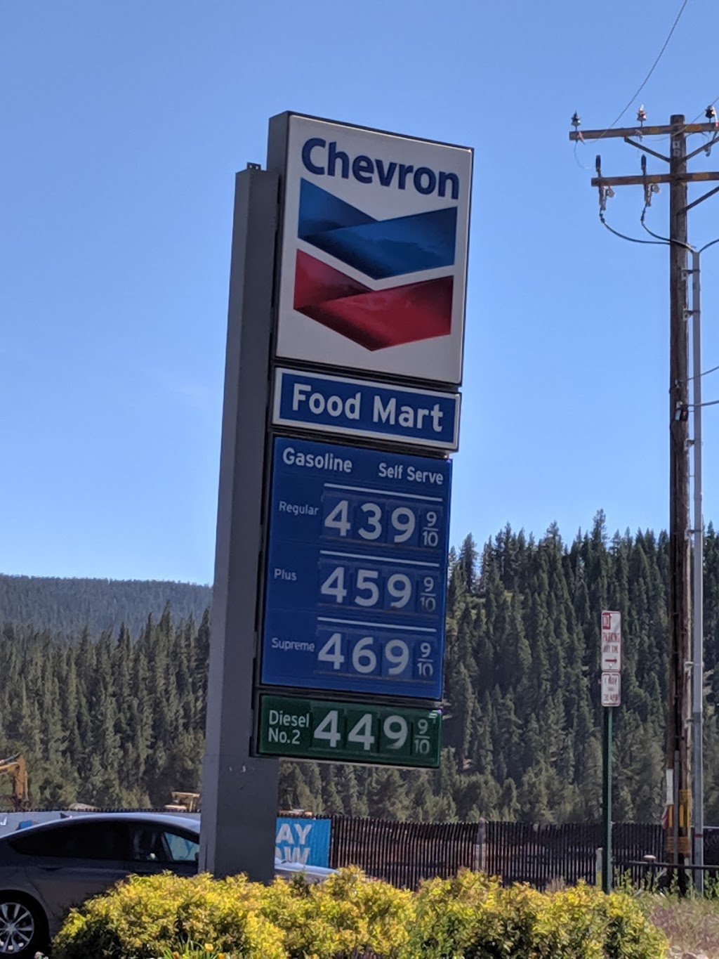 Donner Gate Chevron Food Mart | 12353 Deerfield Dr, Truckee, CA 96161, USA | Phone: (916) 488-3666