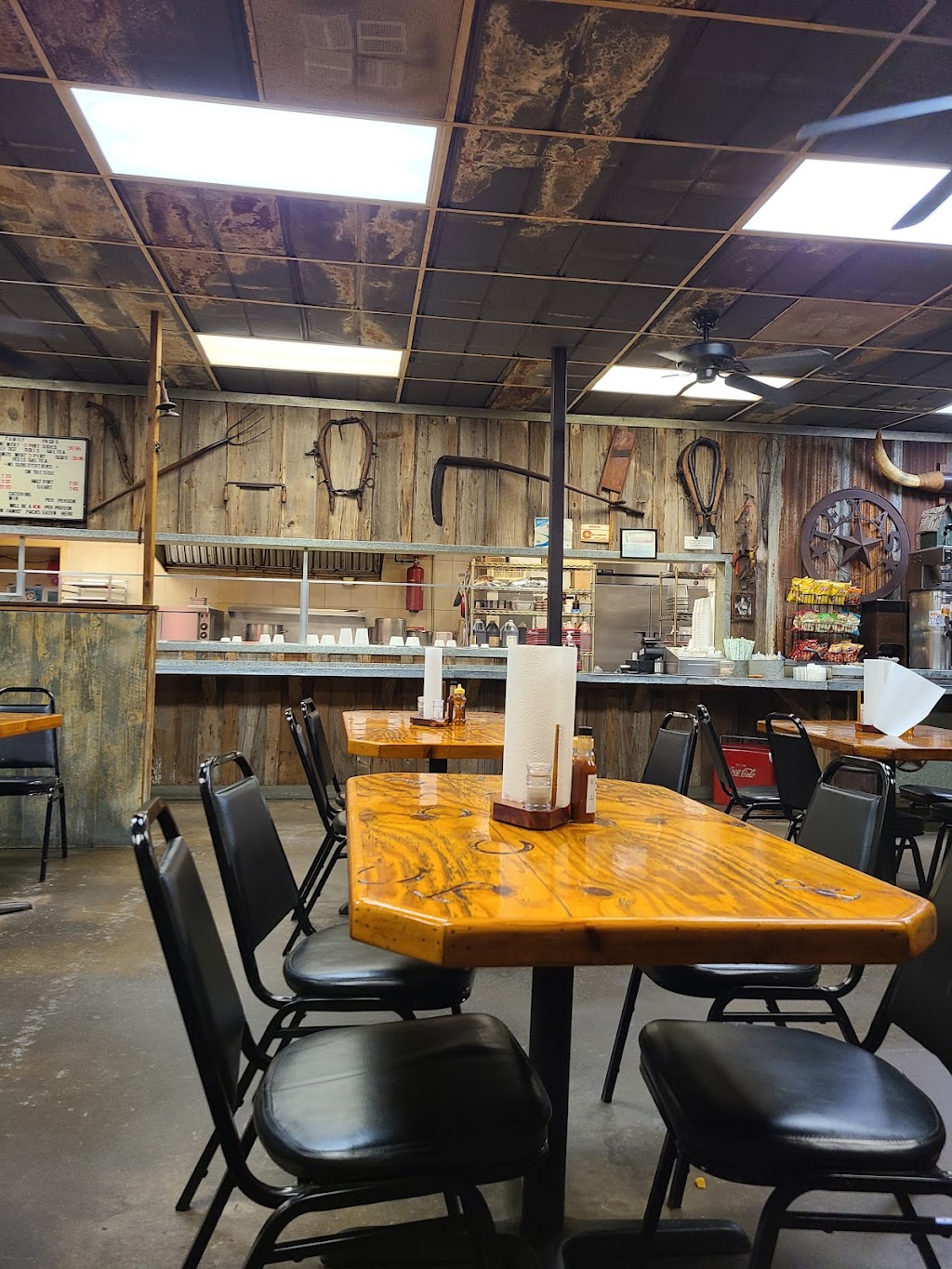 Raymonds BBQ | 706 Hovey St, Bridgeport, TX 76426, USA | Phone: (940) 683-1955