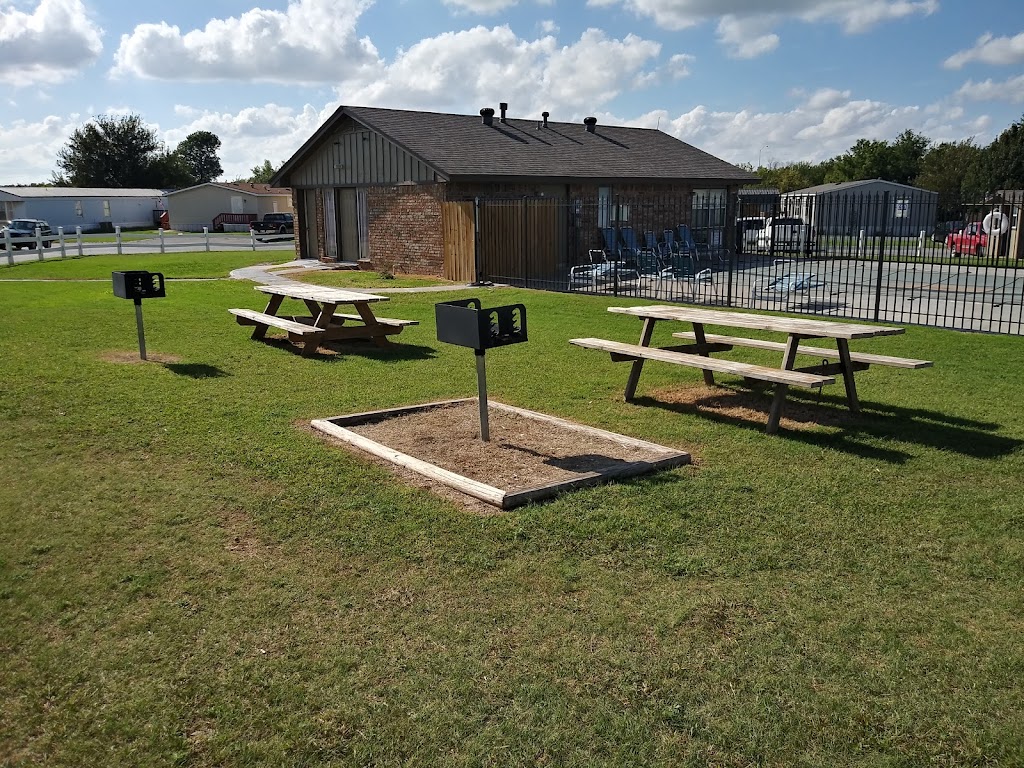 Skyview Mobile Home Park | 1644 East Highway 66, El Reno, OK 73036, USA | Phone: (405) 262-6422