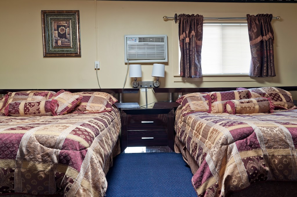 Belleville Inn & Suites | 931 S Belt W, Belleville, IL 62220, USA | Phone: (618) 233-4551