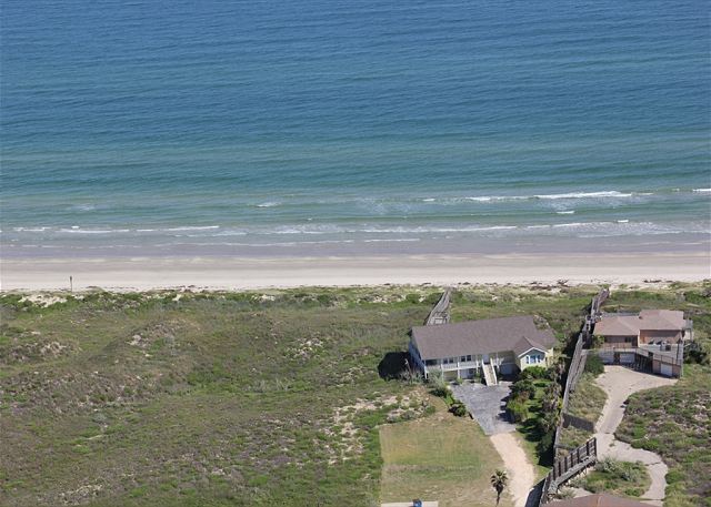 Port Aransas Escapes- Vacation Rentals | 1900 TX-361, Port Aransas, TX 78373 | Phone: (361) 356-4109