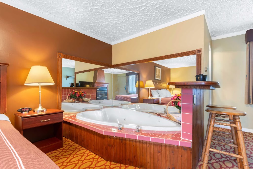 Rodeway Inn & Suites Clarence/Buffalo East | 9370 Main St, Clarence, NY 14031, USA | Phone: (716) 759-6845