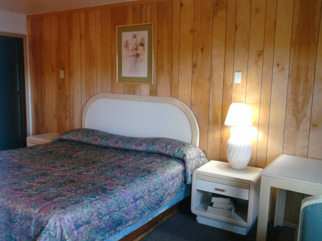 Golden Knight Motel | 750 Powell Blvd, Gresham, OR 97030, USA | Phone: (503) 665-9127