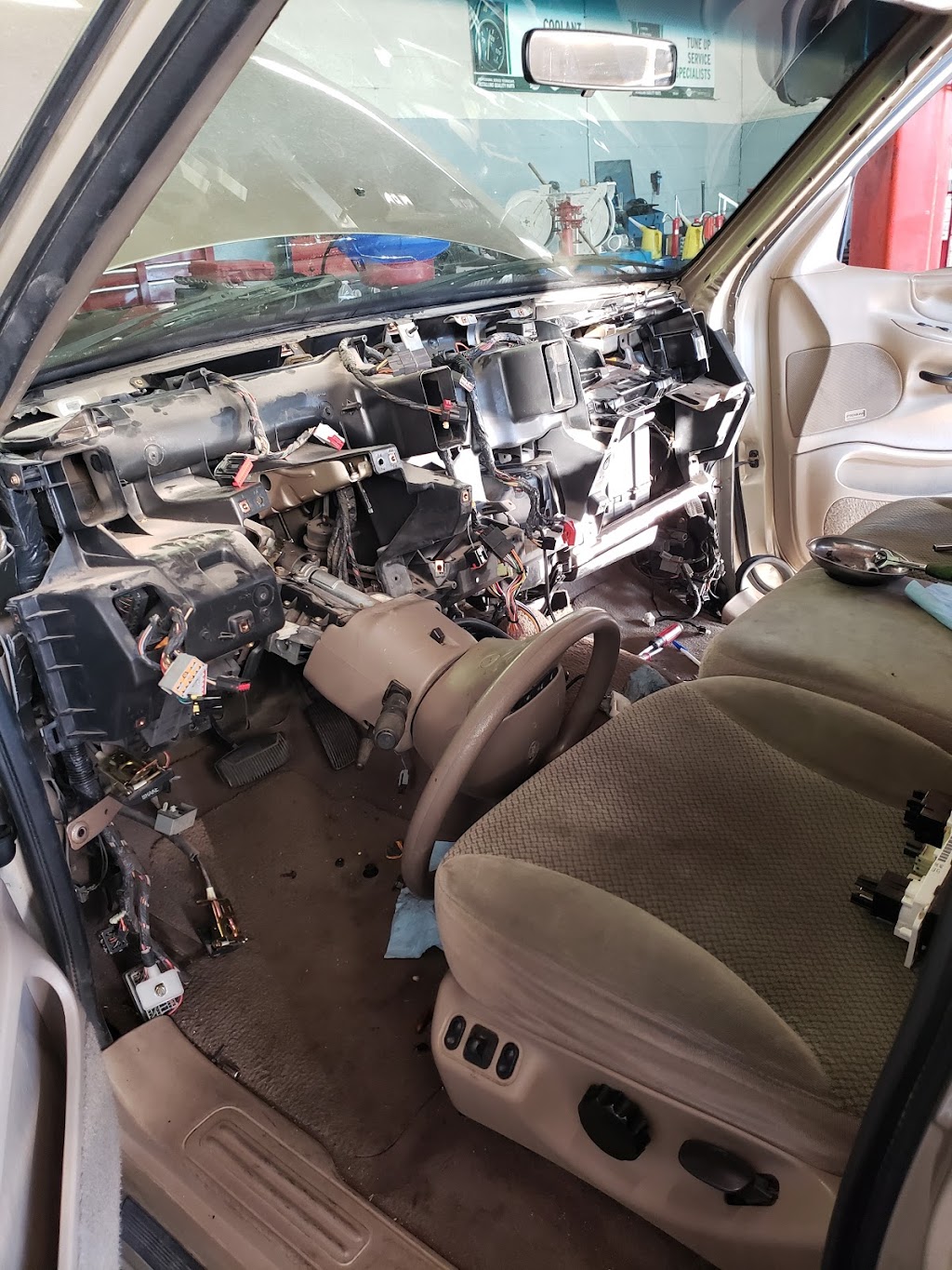 Duff Brown Complete Auto Repair & Towing | 8824 N Black Cyn Hwy ste #2, Phoenix, AZ 85051, USA | Phone: (602) 366-9121