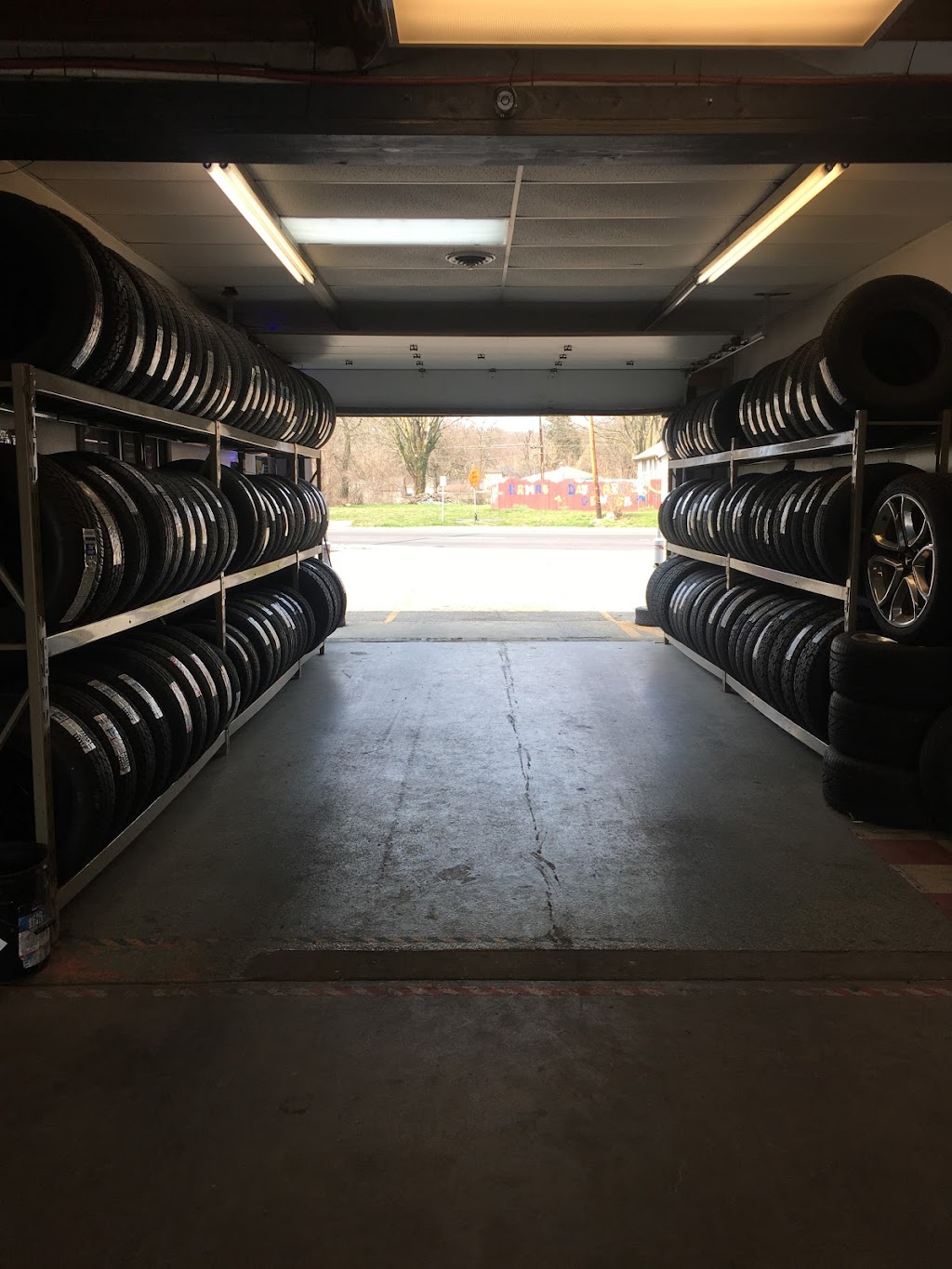 Tire & Brakes Room | 3654 Cleveland Ave, Columbus, OH 43224, USA | Phone: (614) 414-6151