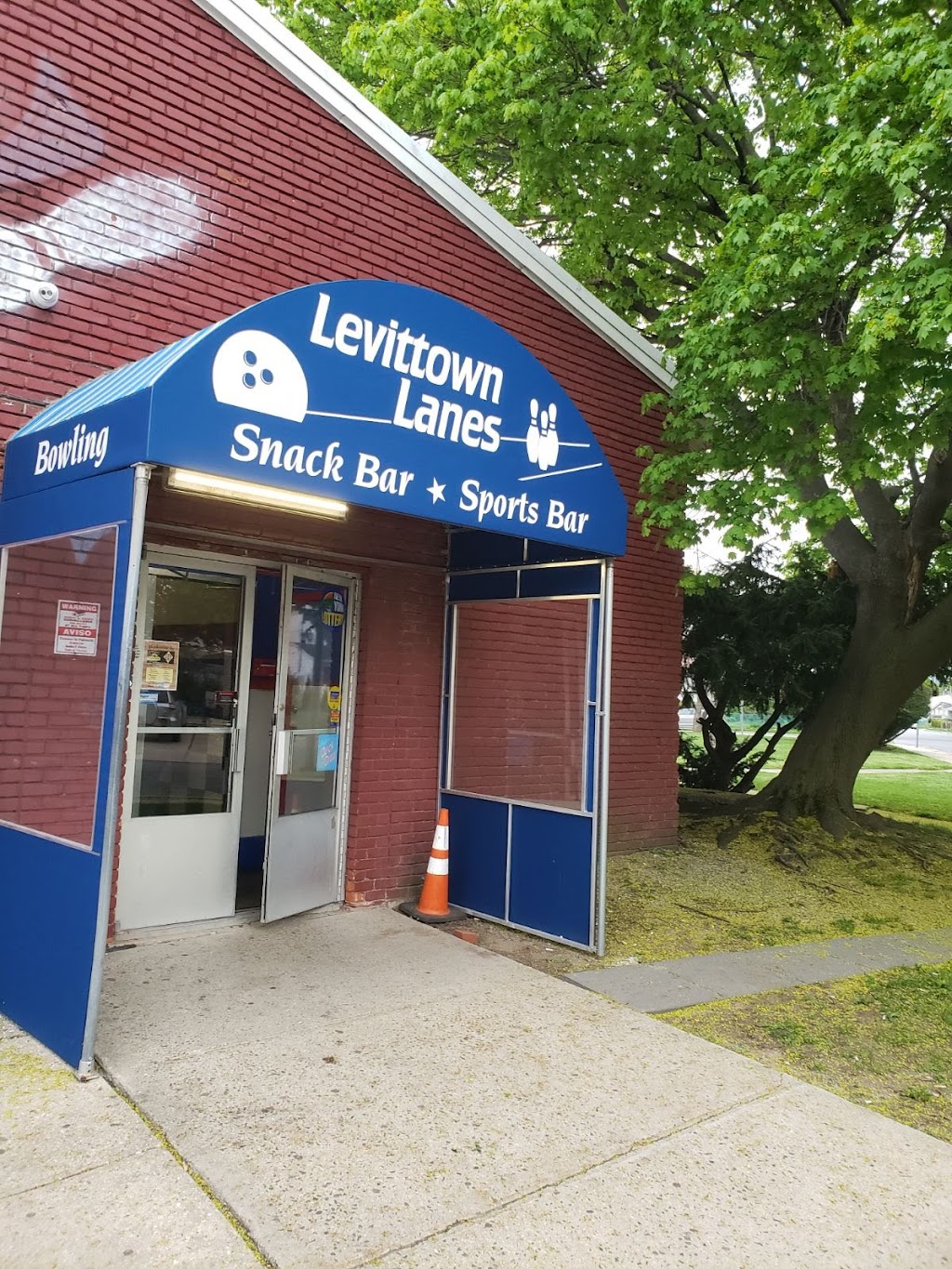 Levittown Lanes | 56 Tanners Ln, Levittown, NY 11756, USA | Phone: (516) 731-5700