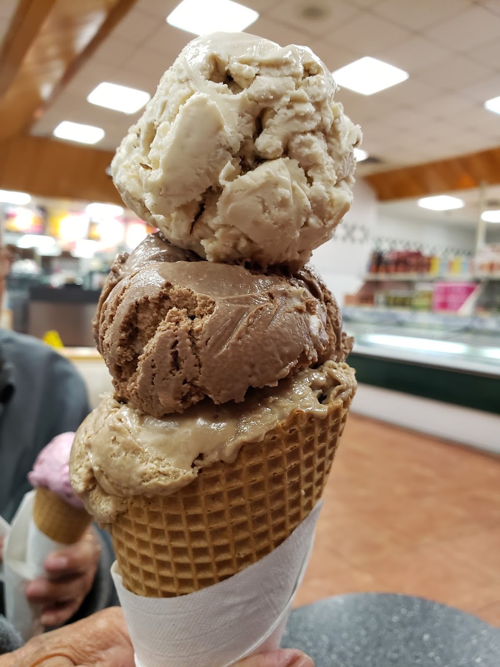 Braums Ice Cream & Dairy Store | 6450 North Fwy, Fort Worth, TX 76137, USA | Phone: (817) 847-8114