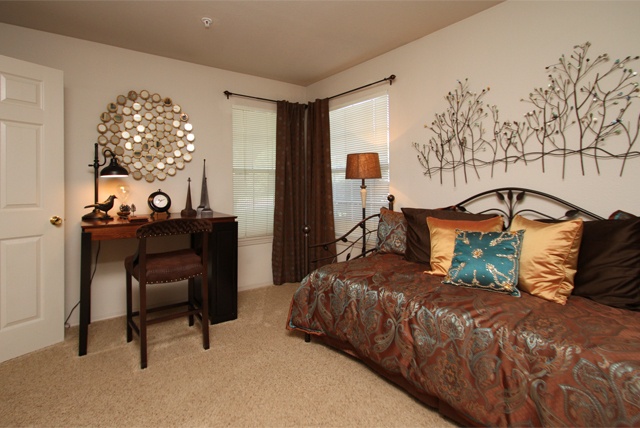 Crown Chase Apartments | 1010 N Ridge Rd, Wichita, KS 67212, USA | Phone: (316) 844-1046