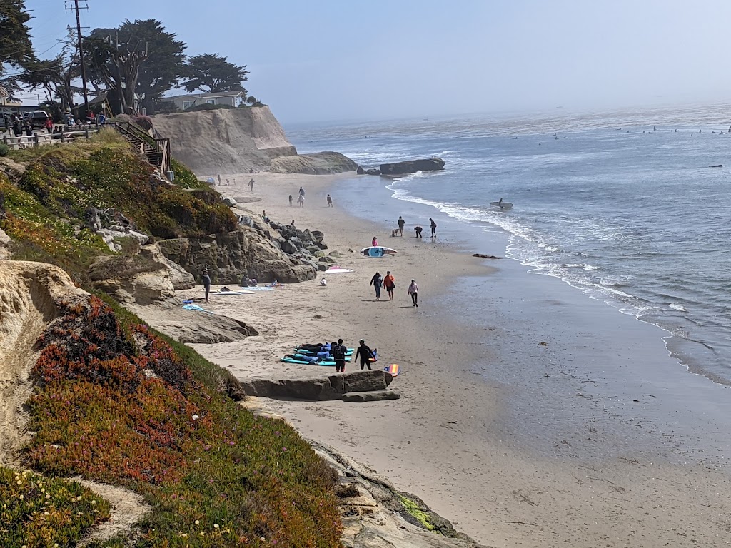 Beach Bungalow Vacation Rentals | 23665 E Cliff Dr, Santa Cruz, CA 95062, USA | Phone: (831) 477-9055
