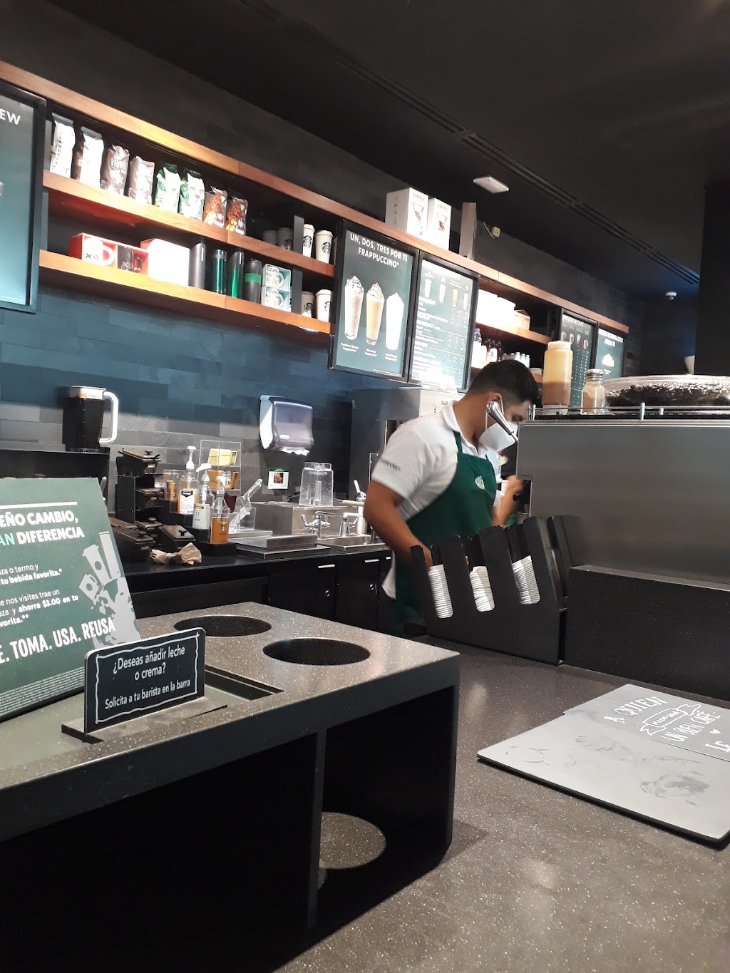 Starbucks | Carr. Panamericana Km 18.5 S/N, Aeropuerto Chihuahua, 32121 Cd Juárez, Chih., Mexico | Phone: 800 288 0888