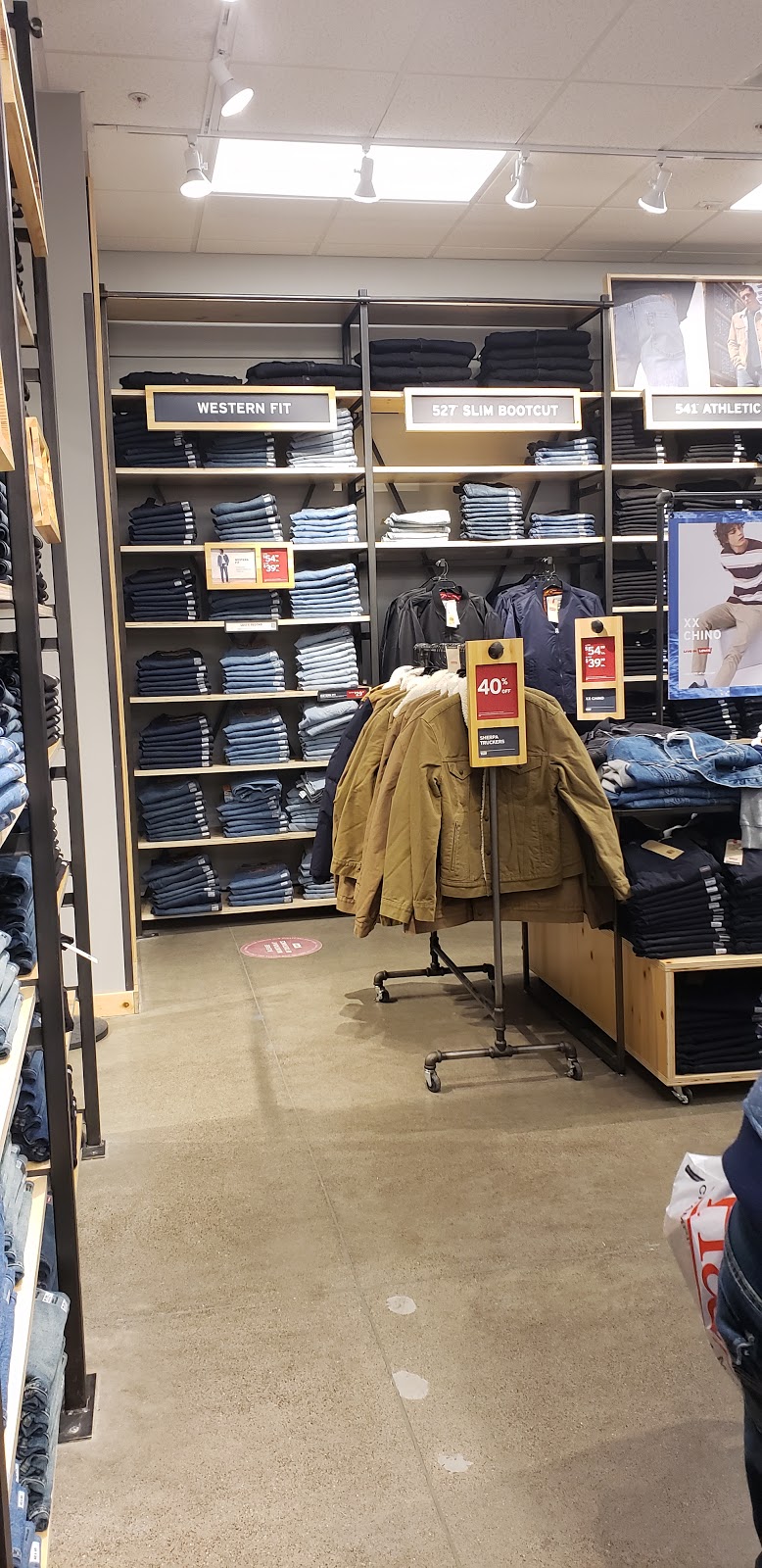 Levis Outlet Store | 6415 Labeaux Ave NE STE A210, Albertville, MN 55301 | Phone: (763) 497-0563