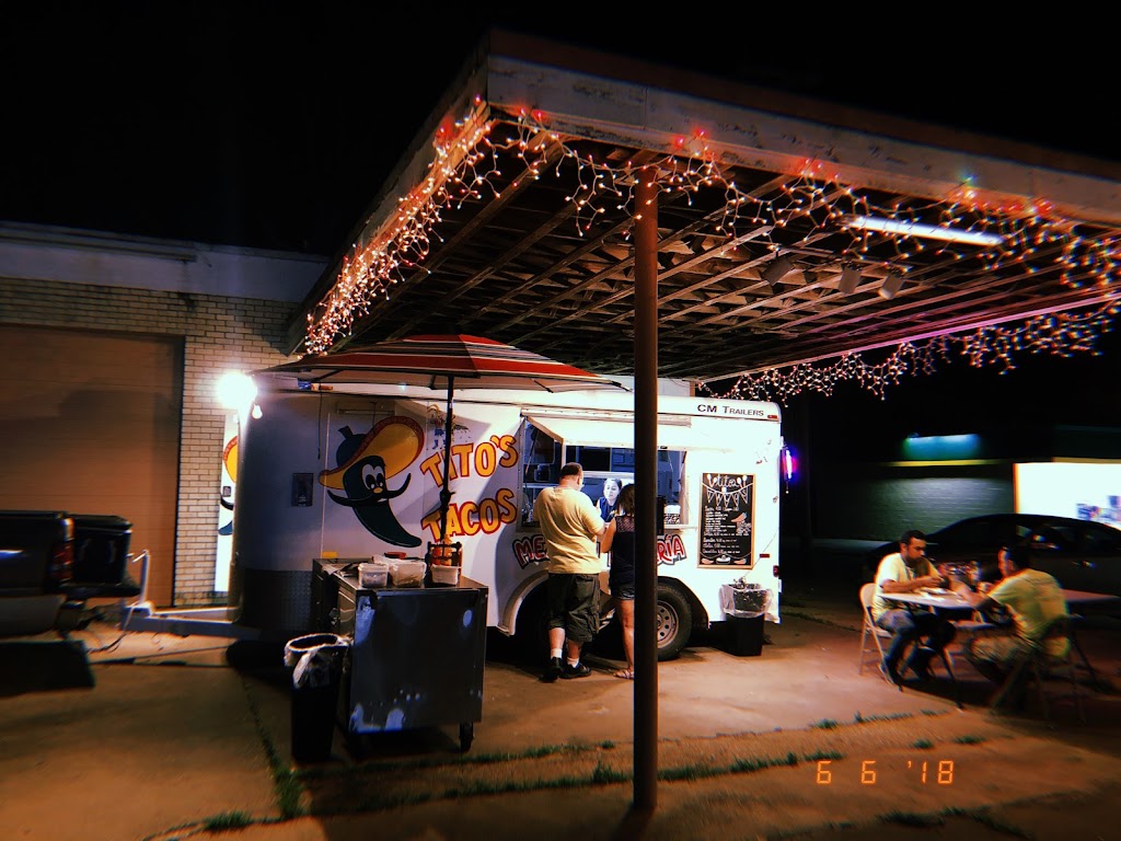 Titos Taqueria Food Truck | 902 E Lamar St, Sherman, TX 75090, USA | Phone: (903) 771-6946