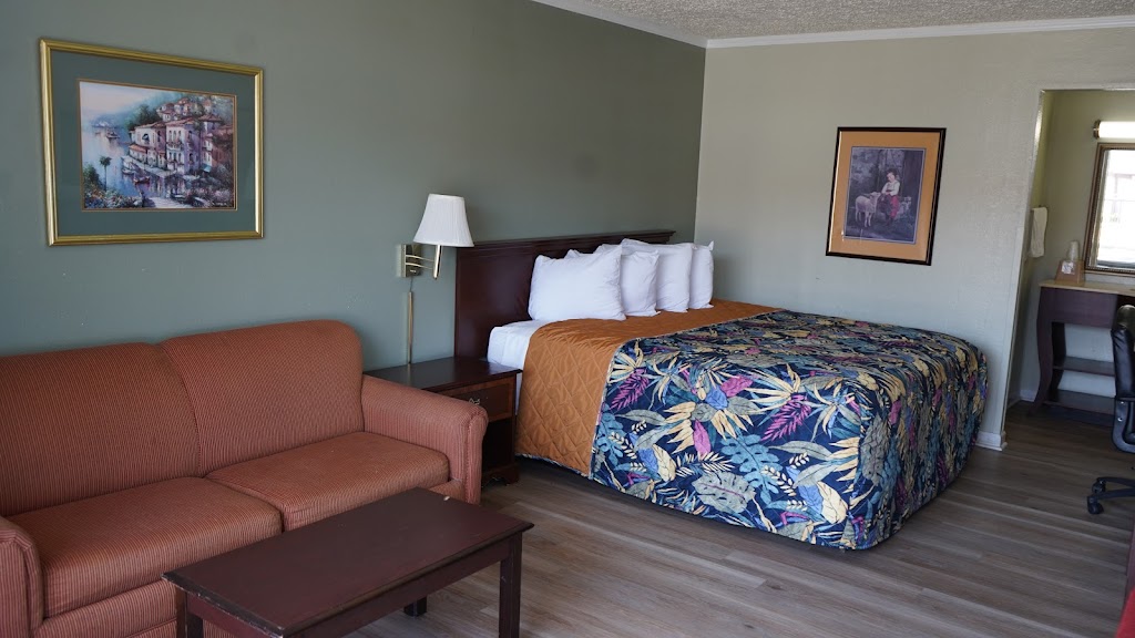 Astoria Hotel Danville North | 1030 Piney Forest Rd, Danville, VA 24540, USA | Phone: (434) 836-1700