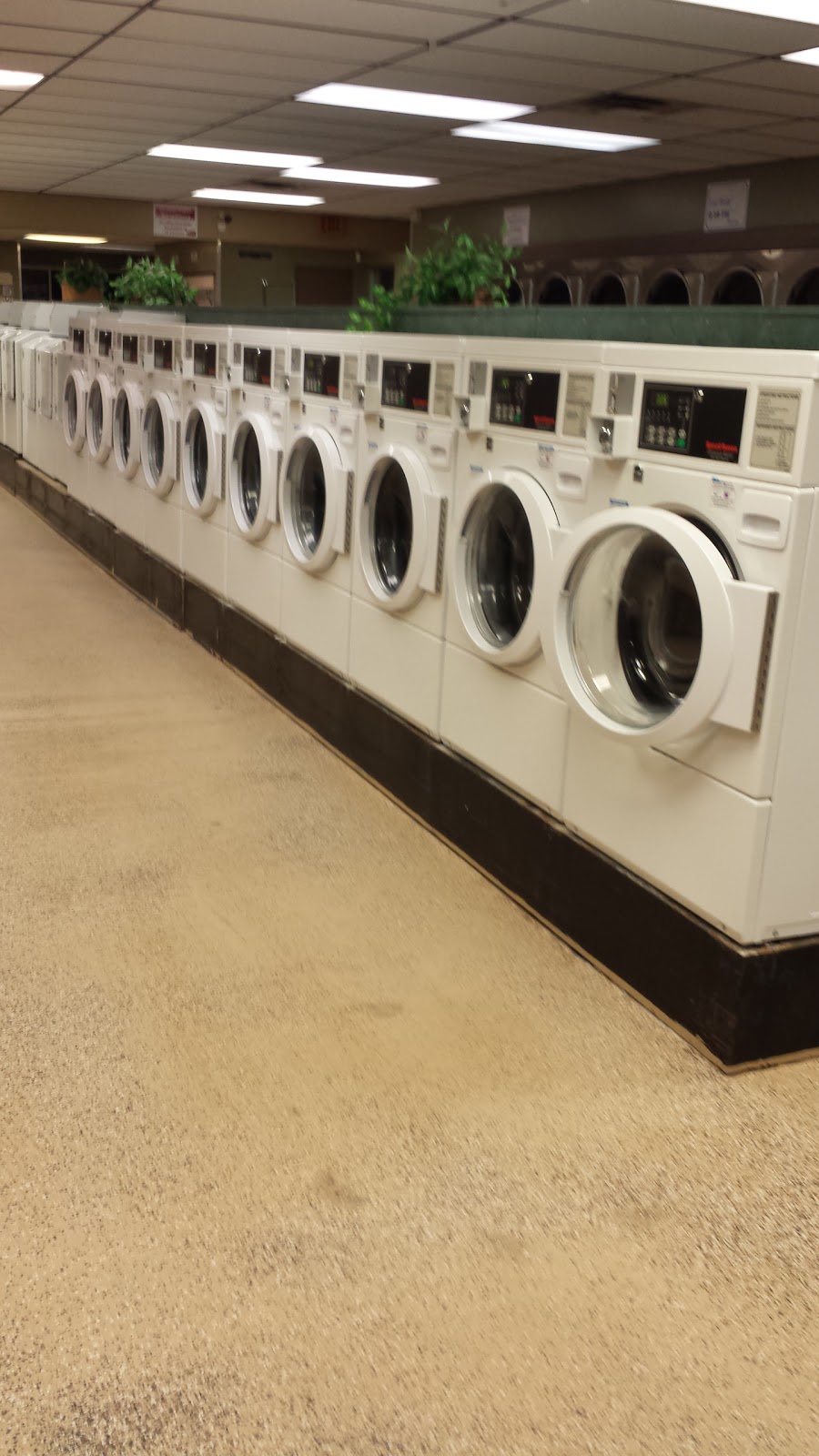 Giant Wash Coin Laundry | 401 1st Ave W, Shakopee, MN 55379, USA | Phone: (612) 208-3451