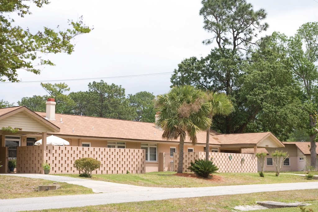 Cecil Pines Adult Living Community | 6008 Lake Cove Ave, Jacksonville, FL 32221, USA | Phone: (904) 771-8839