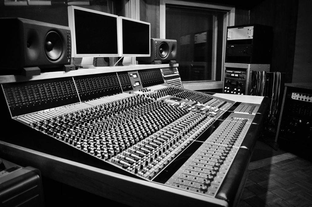 Acoustic Music Production | 8443 Crenshaw Blvd, Inglewood, CA 90305, USA | Phone: (323) 246-9982