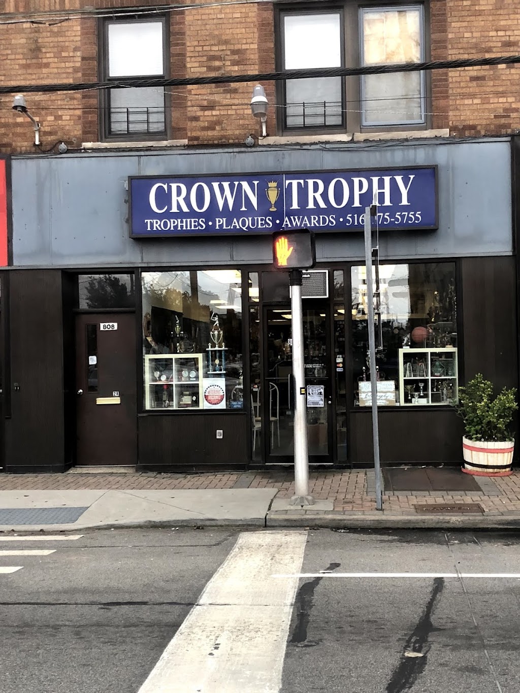 Crown Trophy | 808 Jericho Turnpike, New Hyde Park, NY 11040, USA | Phone: (516) 775-5755