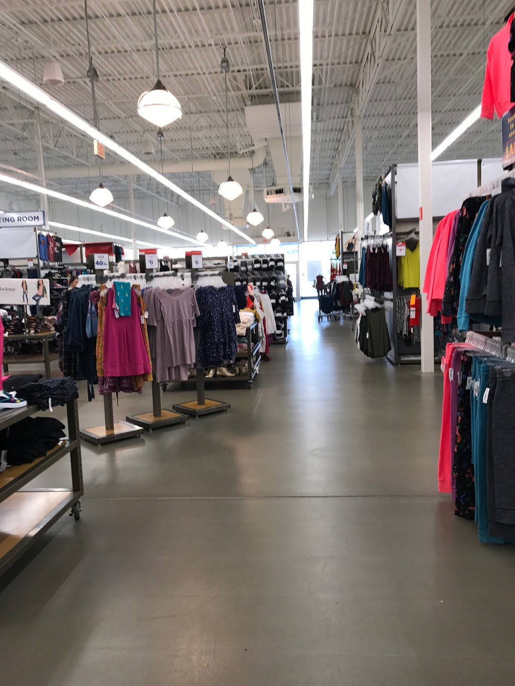 Old Navy | 145 Holt Garrison Pkwy C, Danville, VA 24540, USA | Phone: (434) 792-5002