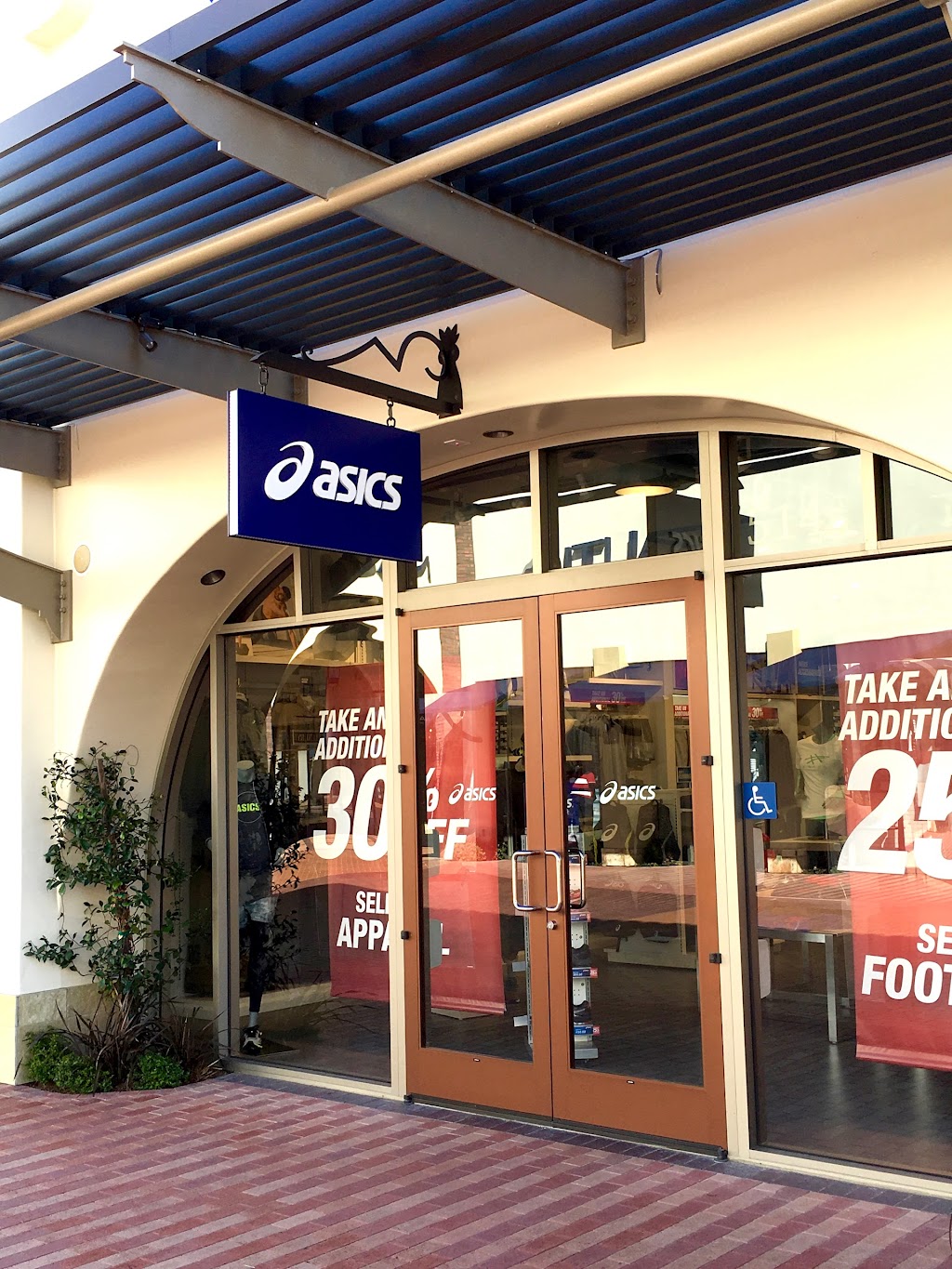 ASICS Outlet | 101 W Avenida Vista Hermosa Space 514, San Clemente, CA 92673, USA | Phone: (949) 498-2278