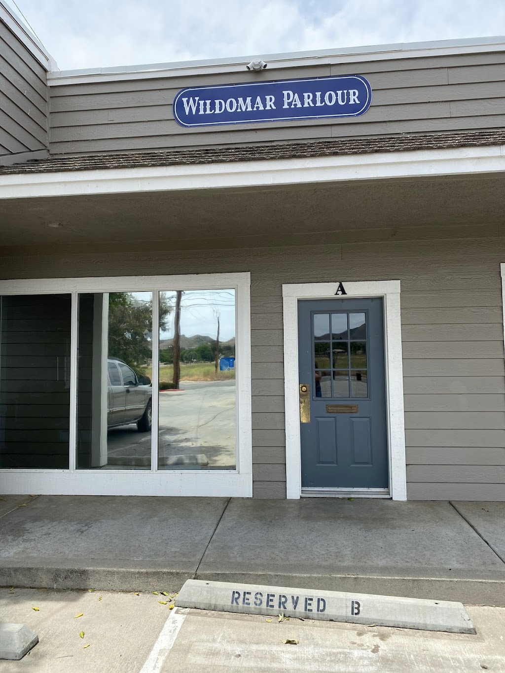 Wildomar Parlour | 21535 Palomar St Suite A, Wildomar, CA 92595, USA | Phone: (951) 609-2011